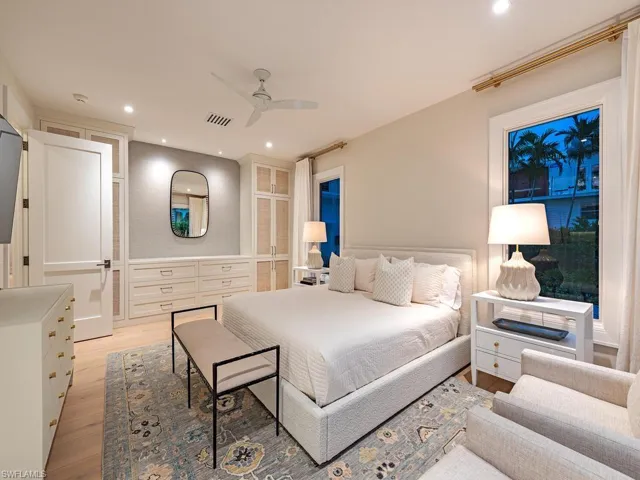 55 13th Ave S, Naples, Florida 34102