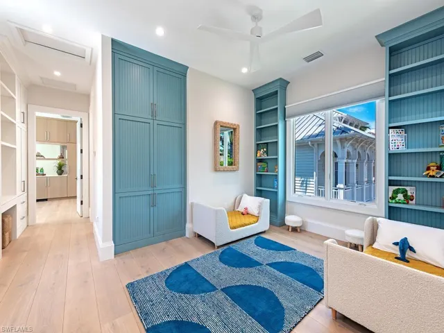 55 13th Ave S, Naples, Florida 34102