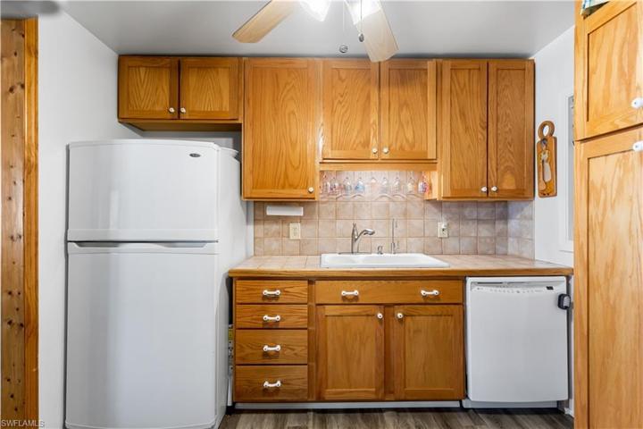 702  Lbj  LN, NORTH FORT MYERS, FL 33917