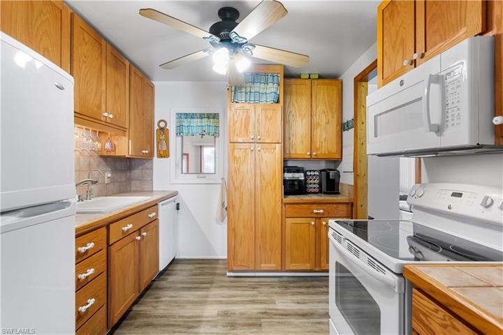 702  Lbj  LN, NORTH FORT MYERS, FL 33917