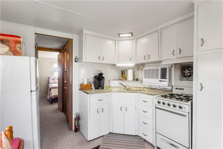 702  Lbj  LN, NORTH FORT MYERS, FL 33917