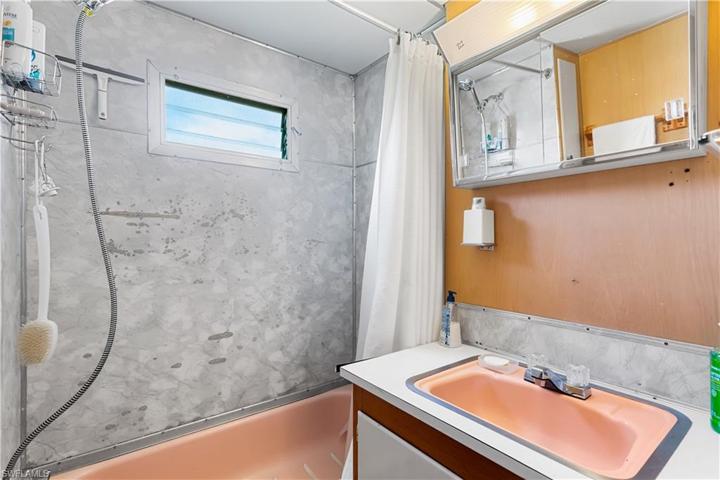 702  Lbj  LN, NORTH FORT MYERS, FL 33917