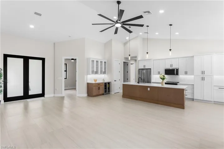 Bright, open layout w/ LIGHT NEUTRAL TILE FLOORING throughout.
