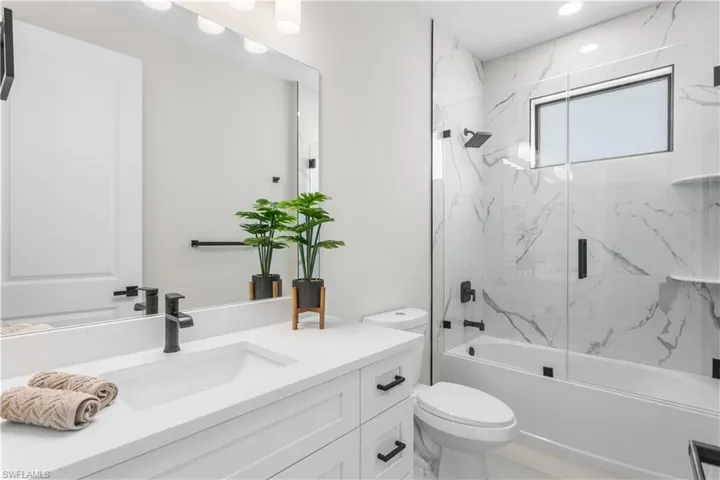 3rd Bathroom - Hallway bathroom for added comfort and convenience