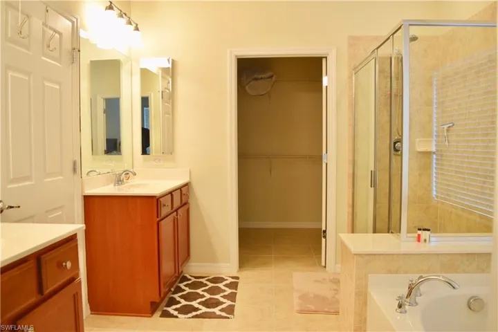 8578 Veronawalk Cir, Naples, Florida 34114