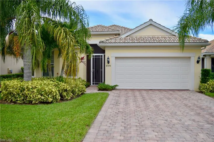 8578 Veronawalk Cir, Naples, Florida 34114