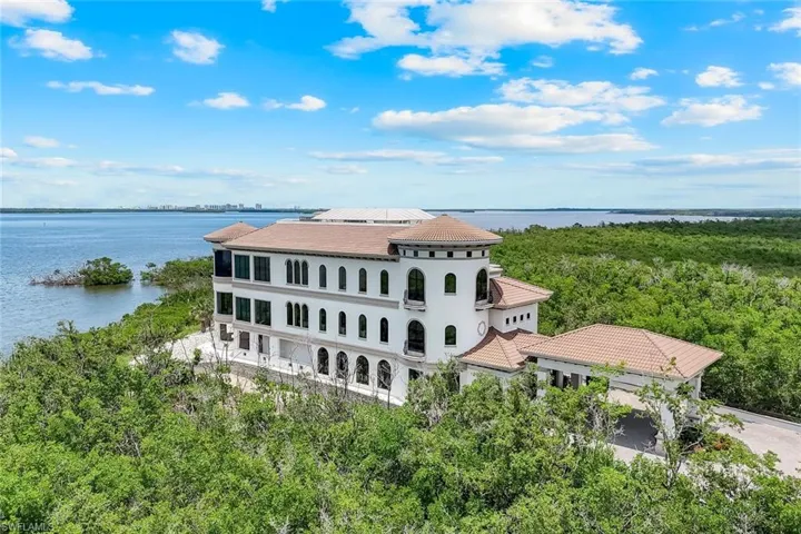 The Colony Bay Club