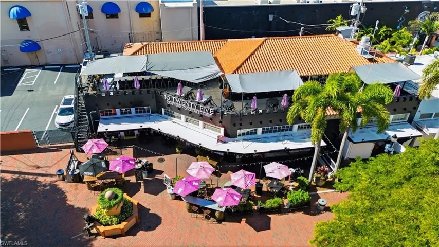 10 Twenty Five restaurant & bar