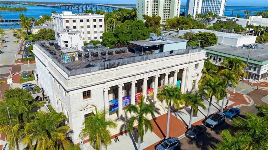 Rooftop Bar with beautiful 360 views