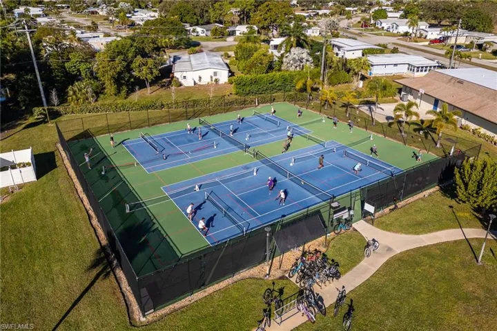 401  Charlemagne  BLVD, Naples, FL 34112