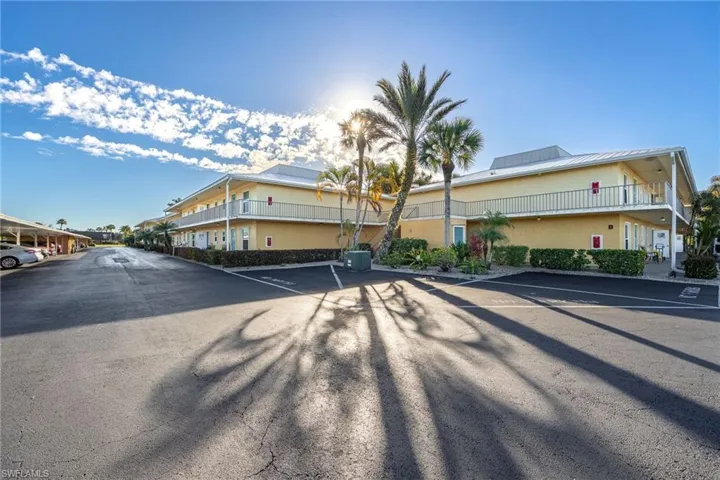 401  Charlemagne  BLVD, Naples, FL 34112