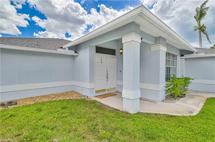 9232 Cypress Dr N, Fort Myers, Florida 33967