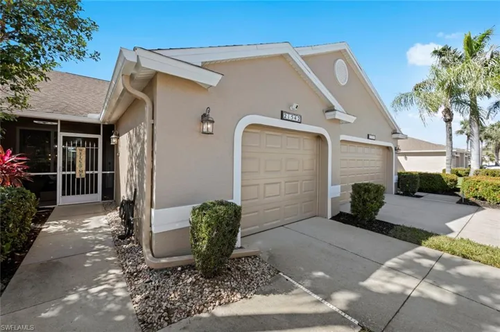 Walkway to front entry