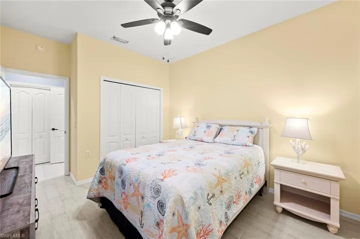 Guest bedroom w/hall access to guest bath