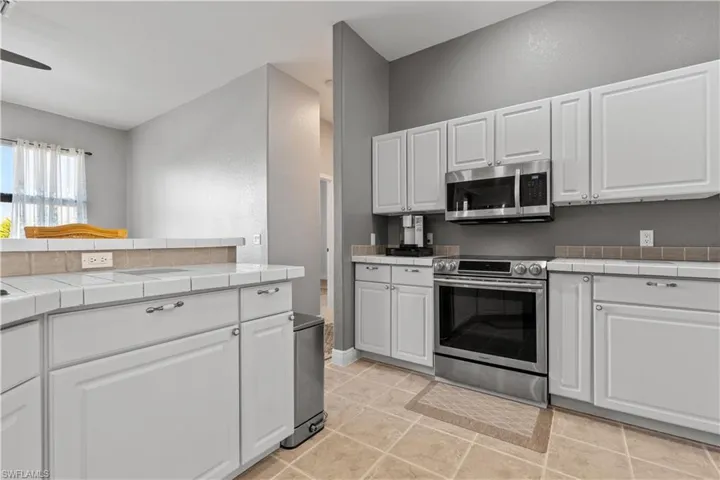 Stainless appliances, Refer & Microwave in 22!!