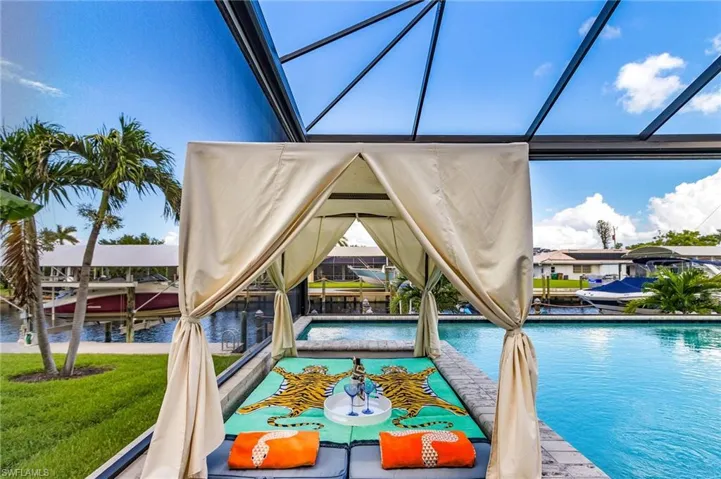 Built-In Sun Pad