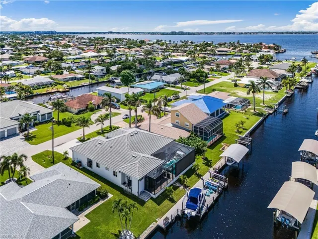 Gulf-Access, Pool Home complete with a Brand-New Dock just minutes to the Open Water