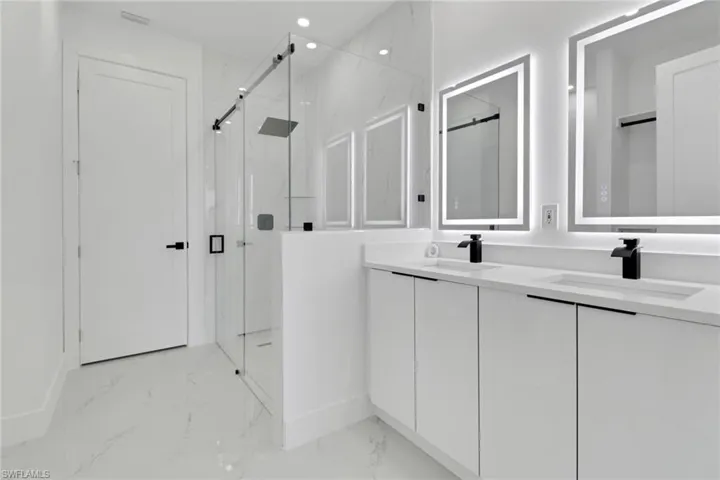 928/930 Ne 8th Pl, Cape Coral, Florida 33909