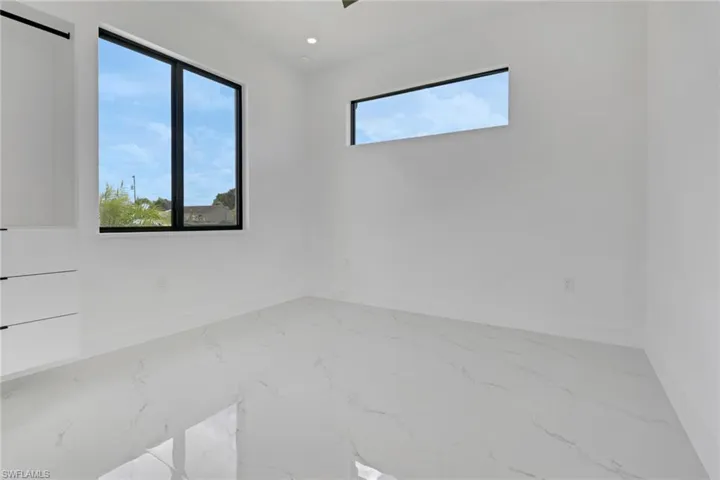 928/930 Ne 8th Pl, Cape Coral, Florida 33909