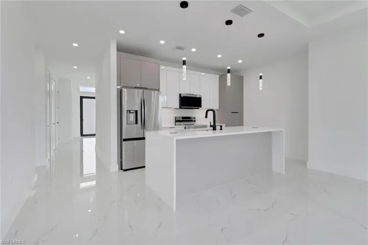 928/930 Ne 8th Pl, Cape Coral, Florida 33909