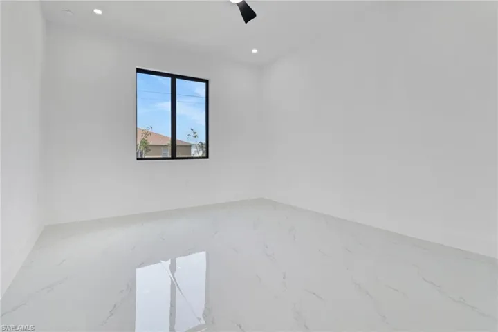 928/930 Ne 8th Pl, Cape Coral, Florida 33909