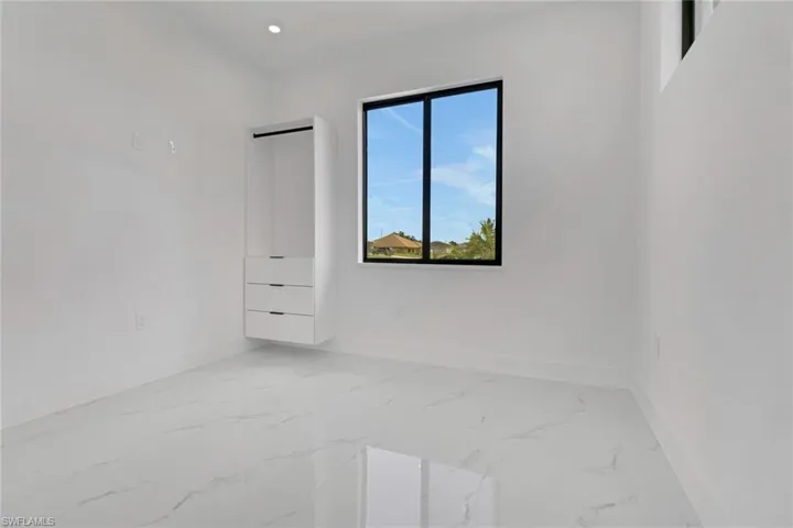 928/930 Ne 8th Pl, Cape Coral, Florida 33909