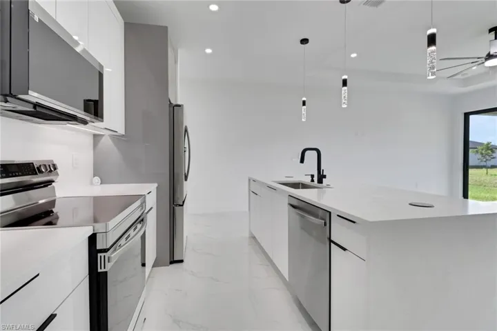 928/930 Ne 8th Pl, Cape Coral, Florida 33909