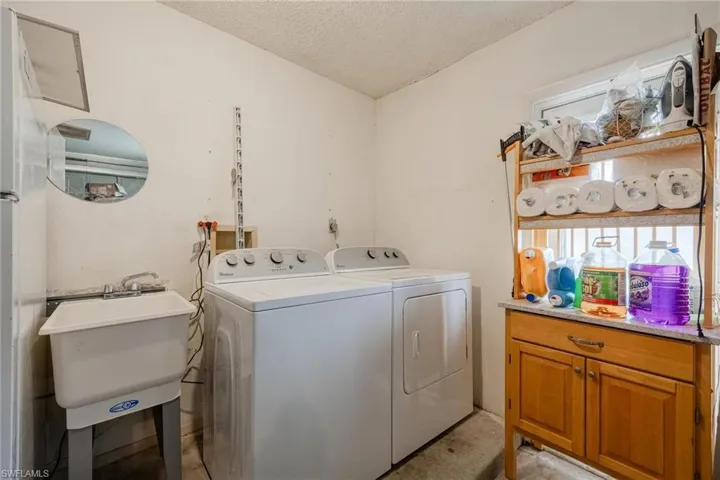 1513  Cambridge  LN, Fort Myers, FL 33919