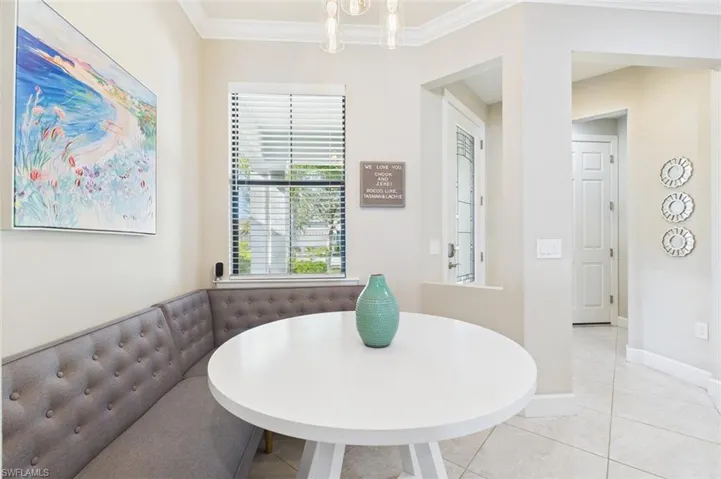 Foyer & Dining Area w/Banquette