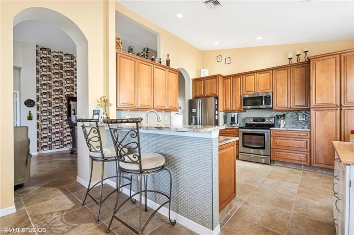 STAINLESS STEEL/CUSTOM KITCHEN CABINETS