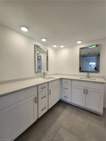 Large Vanity with Dual Sinks in Maser Bath