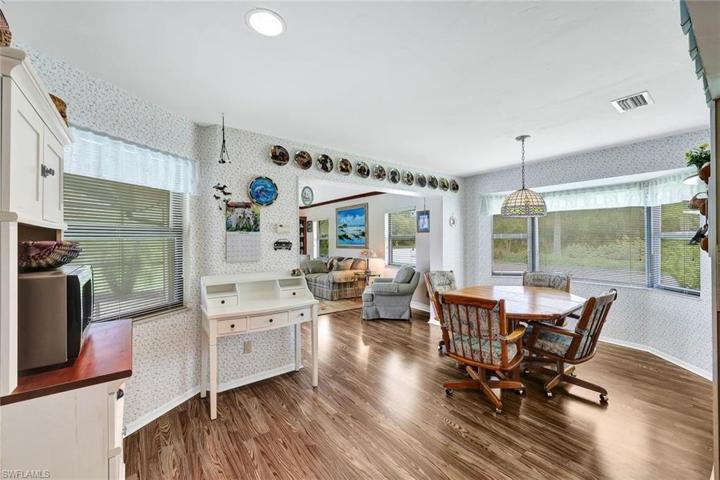 Eat In Kitchen w/partial view of living room