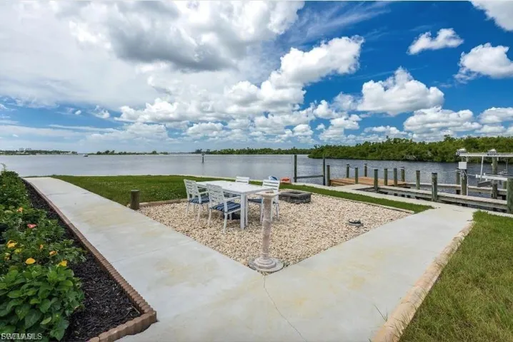 4885 E Riverside  DR, Fort Myers, FL 33905