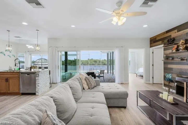 4885 E Riverside  DR, Fort Myers, FL 33905