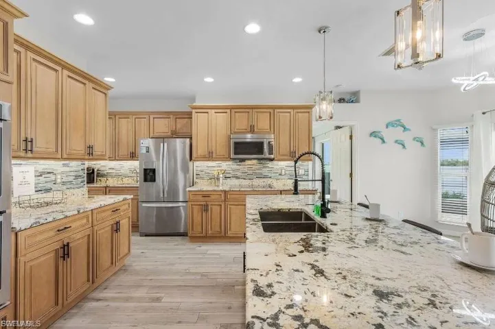 4885 E Riverside  DR, Fort Myers, FL 33905