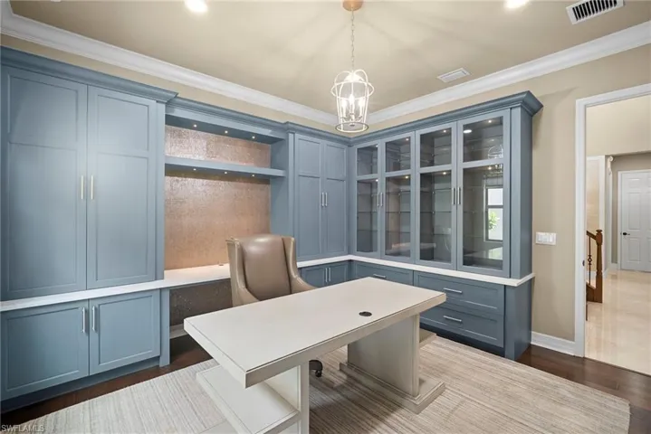 Office or 5th bedroom