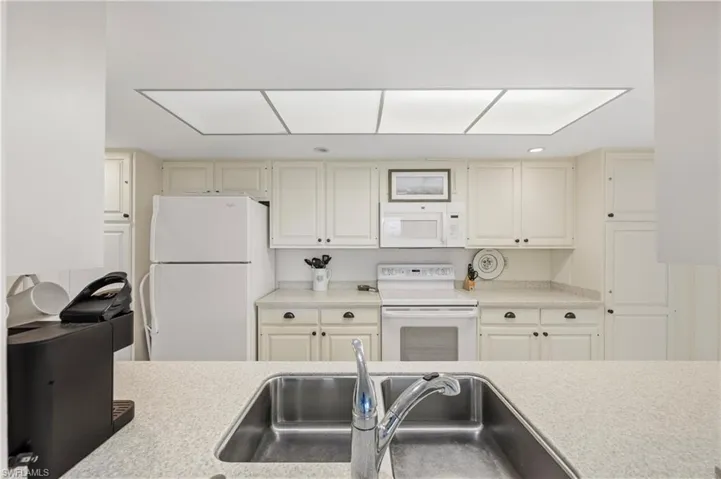 Pass Through/Opening to Living area