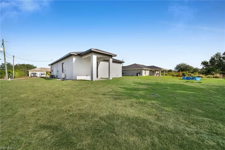 View of grassy yard