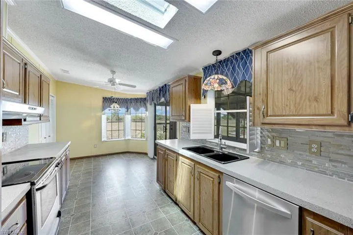 Acres of counter-space for preparing those holiday meals!