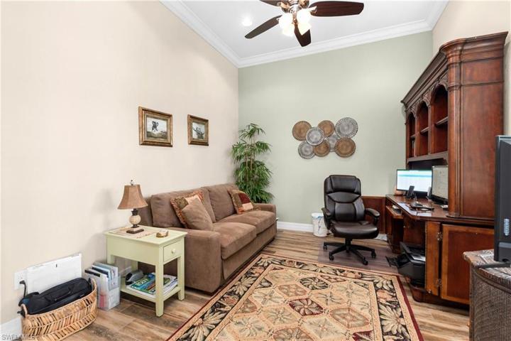 Roomy Study/Den