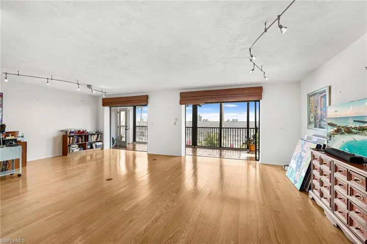 This place really is like no other! Huge open space just waiting for you and your furniture!
