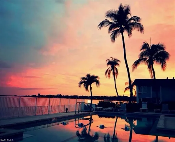 Don't forget the amazing & epic waterfront sunsets