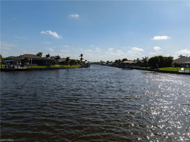 Intersecting canals