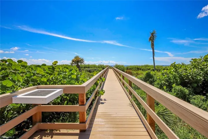 Beach access boardwalk