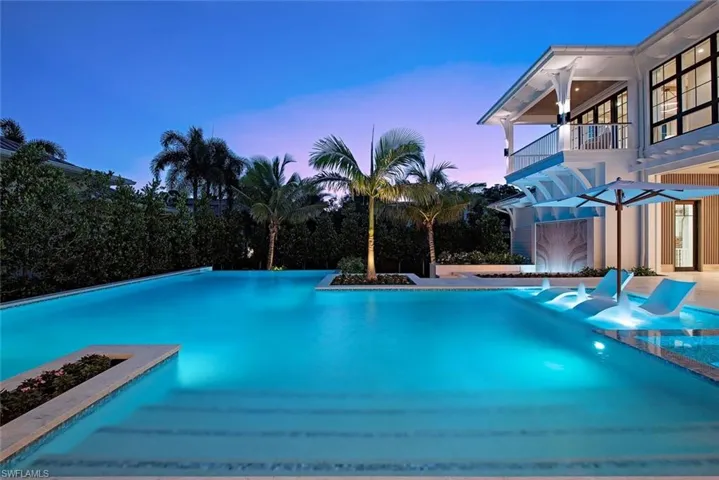 1544 3rd St S, Naples, Florida 34102