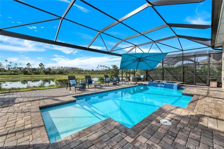The Panoramic lanai screen provides unobstructed water and preserve views!