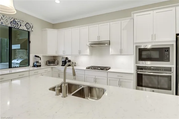 Light & bright kitchen featuring white shaker cabinetry, gas cooktop and stainless steel appliances
