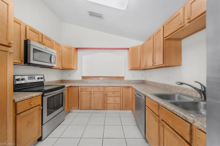 2304 Ne 23rd Pl, Cape Coral, Florida 33909