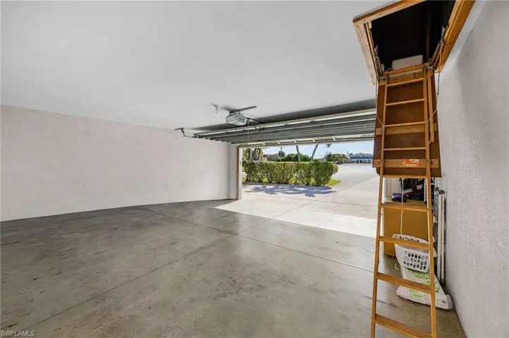 Garage featuring a textured wall