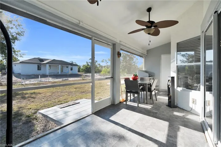 Sunroom / solarium featuring a ceiling fan